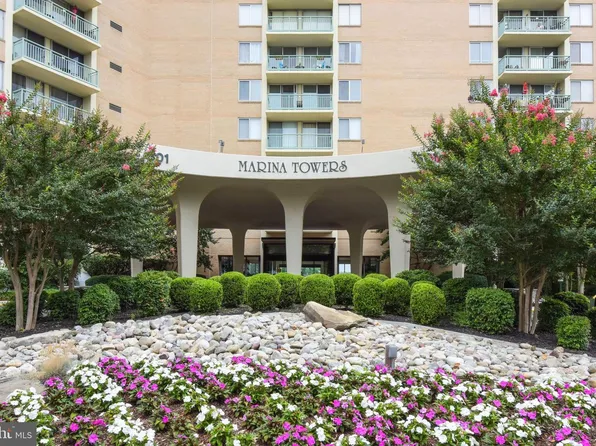 501 Slaters Ln APT 824, Alexandria, VA 22314