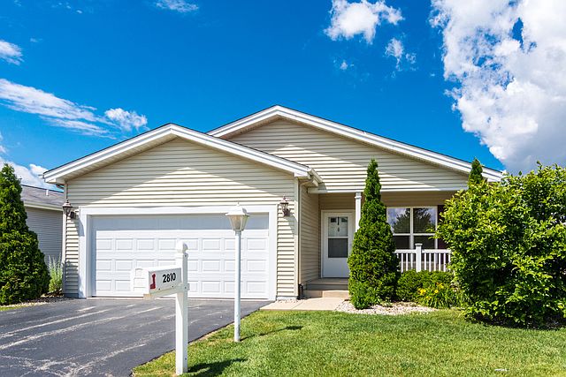 1st image of 2810 Gateway Cir