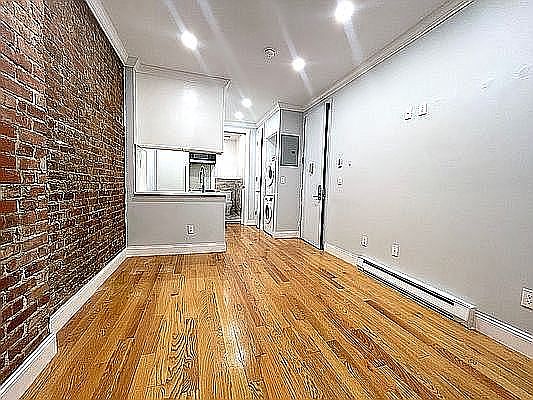 3rd image of 223 E 89th St #1A