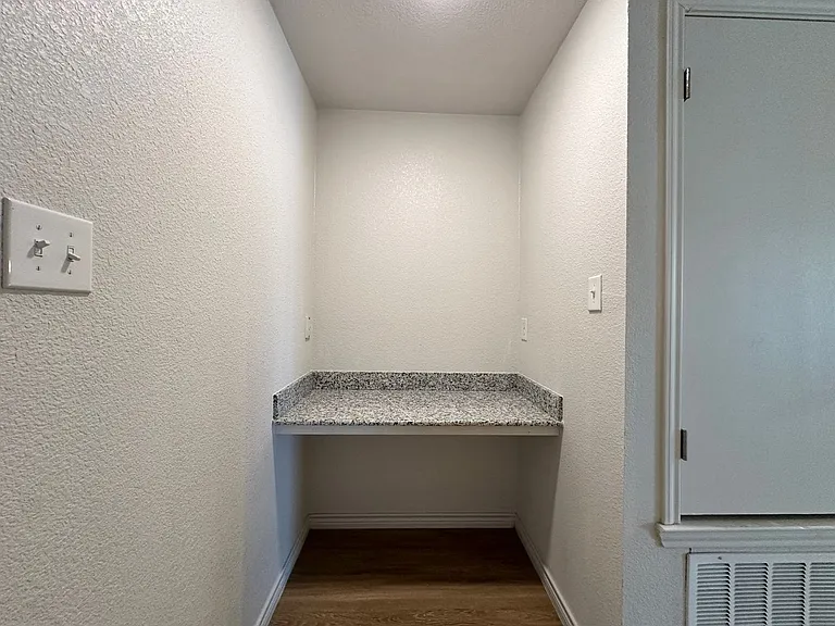 1813 Clovis Dr — Photo 18