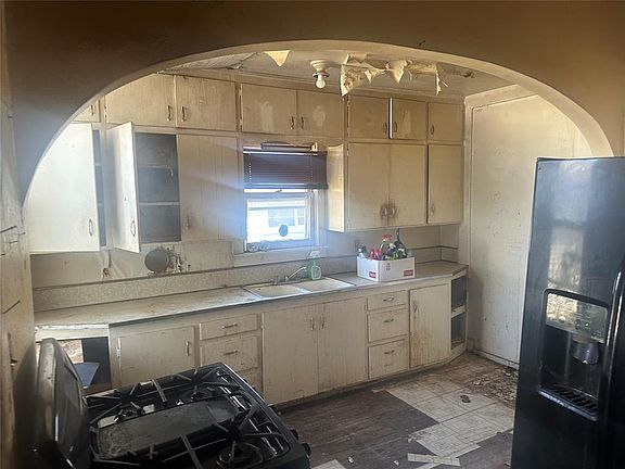 2nd image of 106 SW 22nd St