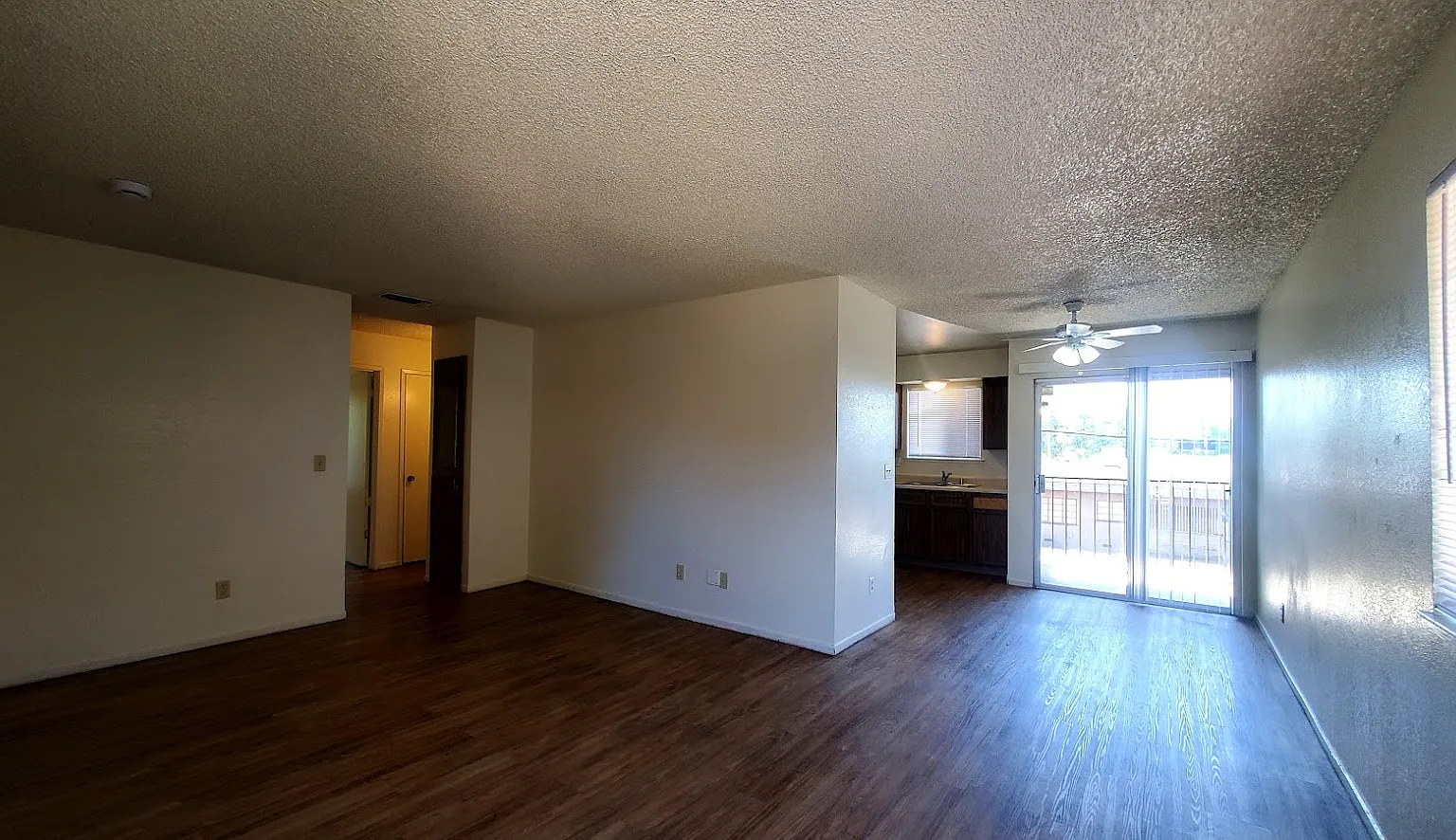 2 bed, 950 sqft, $1,300 — Photo 2