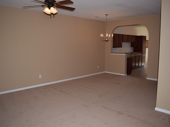 Neutral colors, ceiling fan