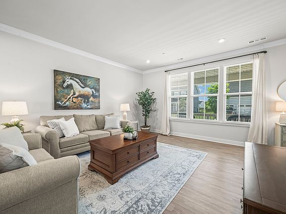 5th image of 1049 Oglethorpe Dr