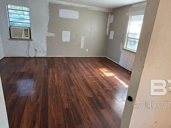 3rd image of 21255 Phillipsville Rd