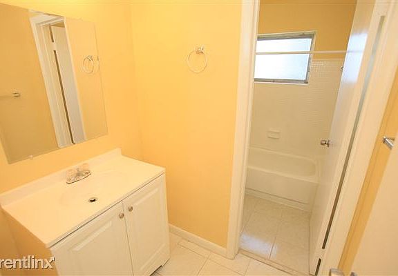 3rd image of 61 NW 205th Ter