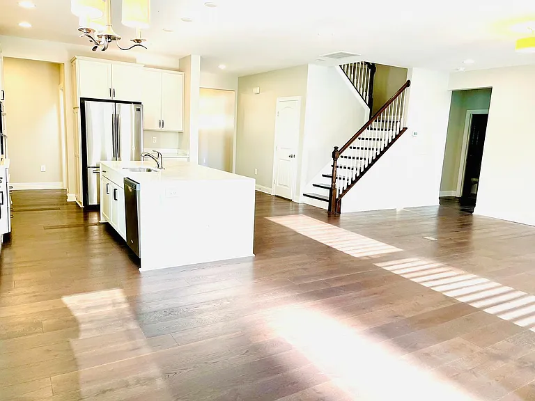 1930 Manor Stone Dr — Photo 3