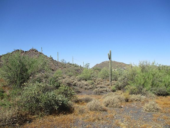 4th image of N Linda Dr