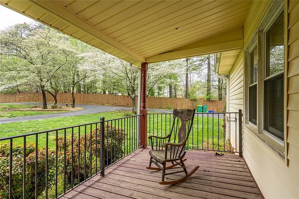 2 bed, 2.0 bath, 1680 sqft, $2,500 — Photo 2