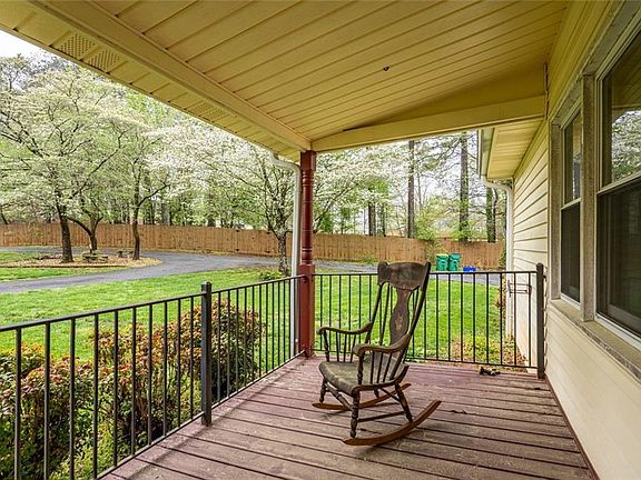 2nd image of 465 Dobbs Rd #B