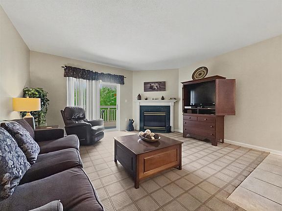 3rd image of 205 Ogle Dr #424
