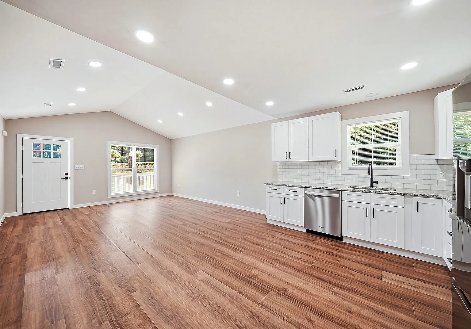 3 bed, 1292 sqft, $2,200 — Photo 4