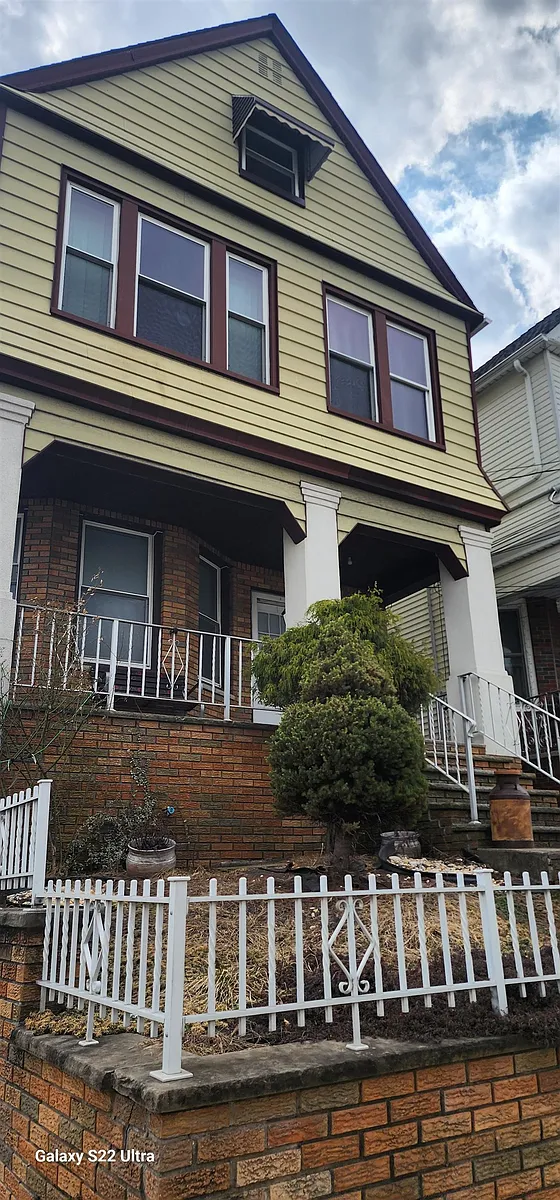 Building Photo - 44 E 4th St #1