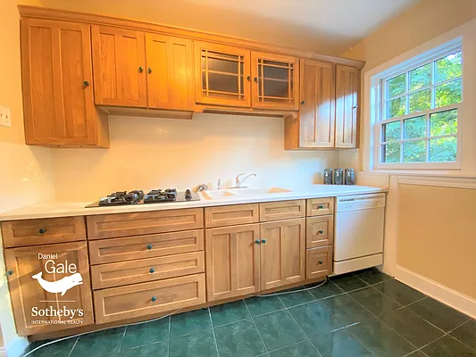 Rented by Daniel Gale Sotheby's International Realty | media 13