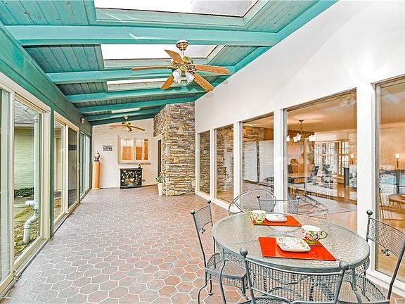 5th image of 22855 Canterbury Ln
