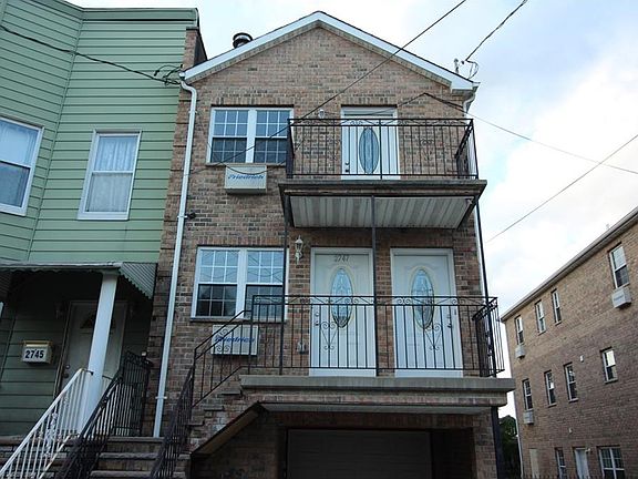 3rd image of 2747 Gifford Ave