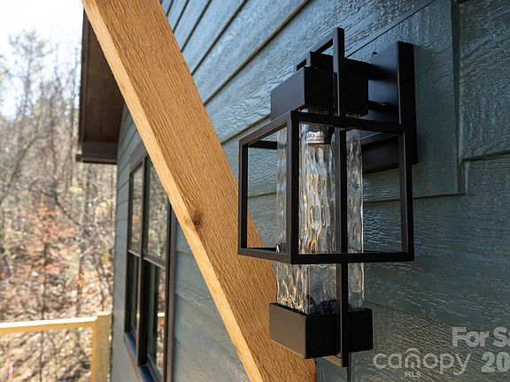 3rd image of 22 Deep Woods Rd