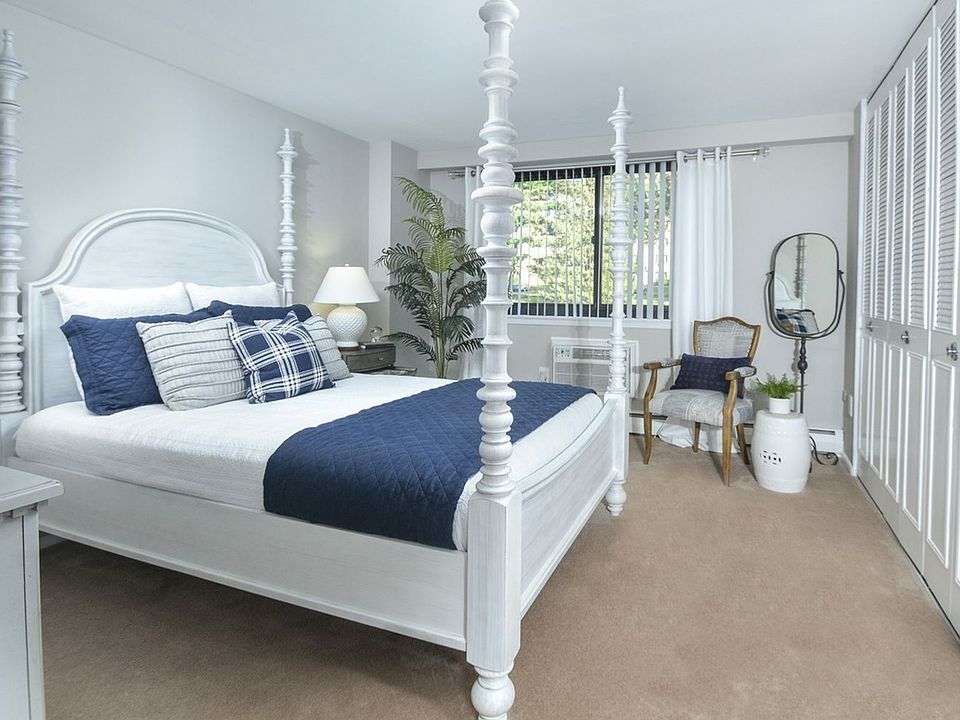 Large Bedroom