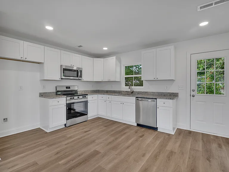 131 Hamil St — Photo 11