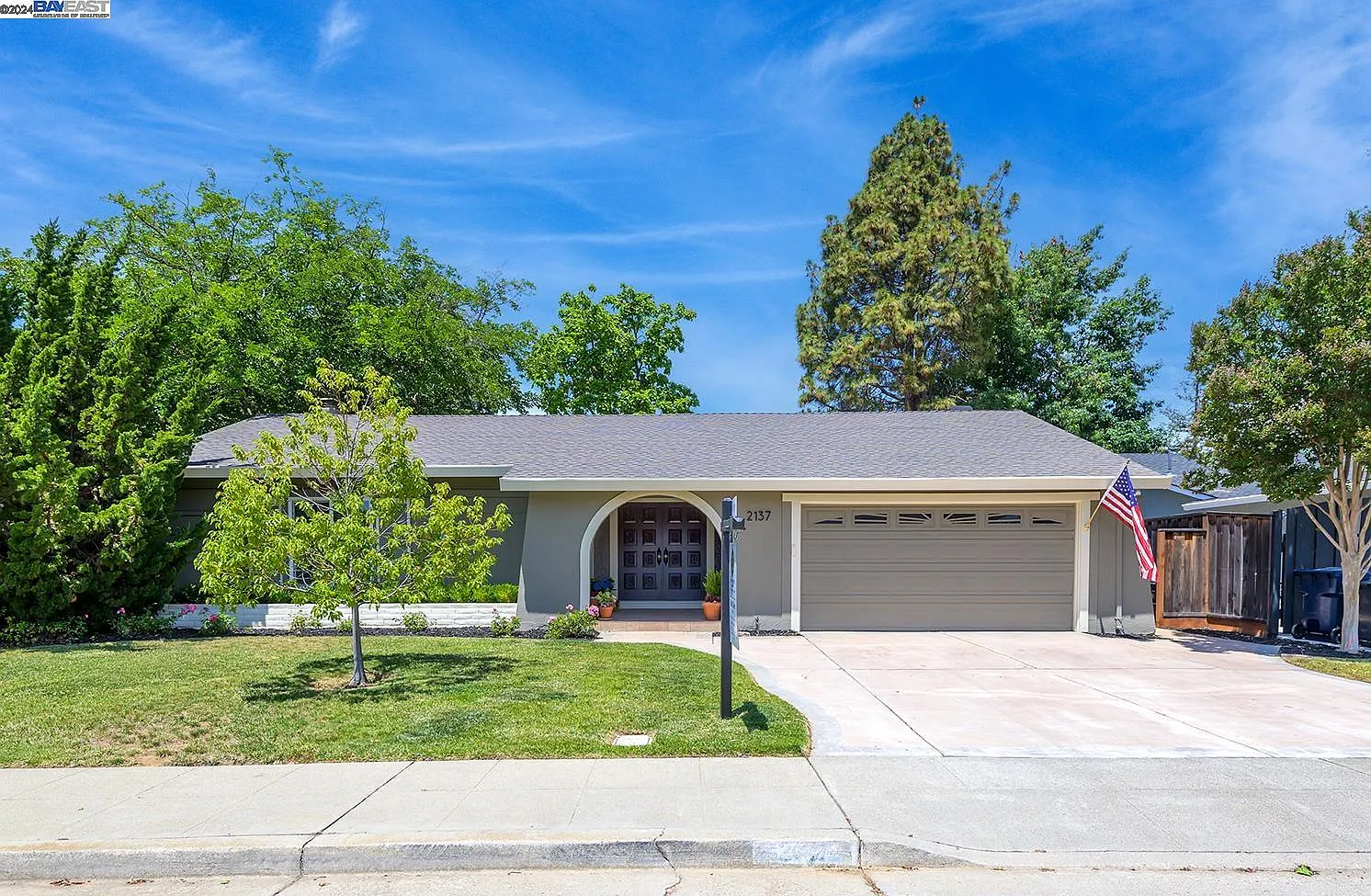 2137 Westbrook Ln photo 1