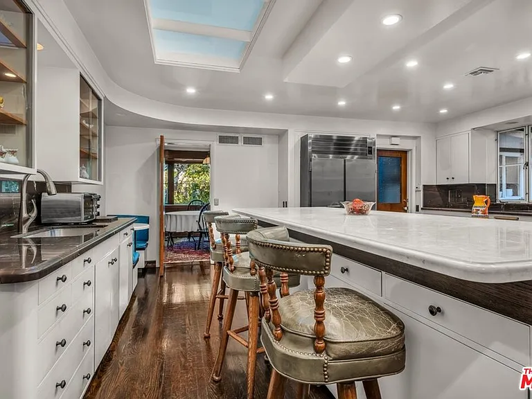 829 N Whittier Dr — Photo 59