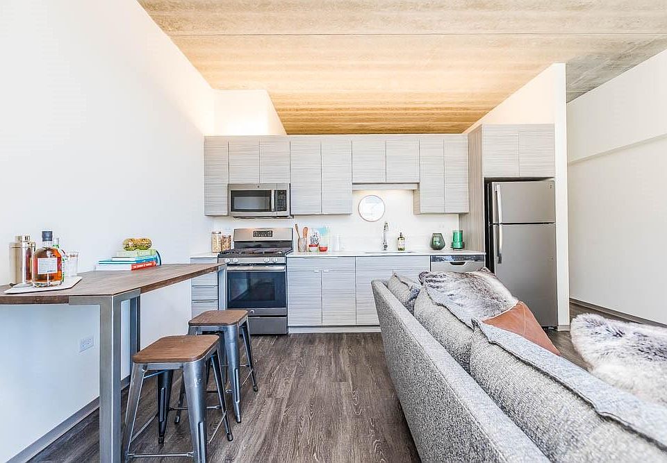1st image of 1912 N Milwaukee Ave #502