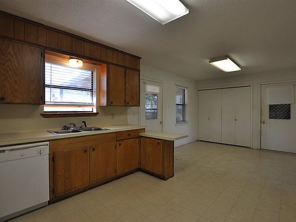 3rd image of 107 Smith Ave