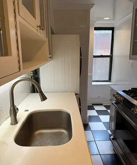 111 E 88th St #6F — Photo 16