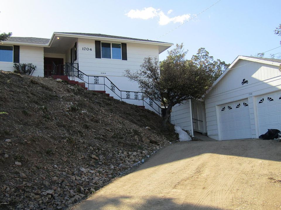 1st image of 1704 Oaklawn Dr