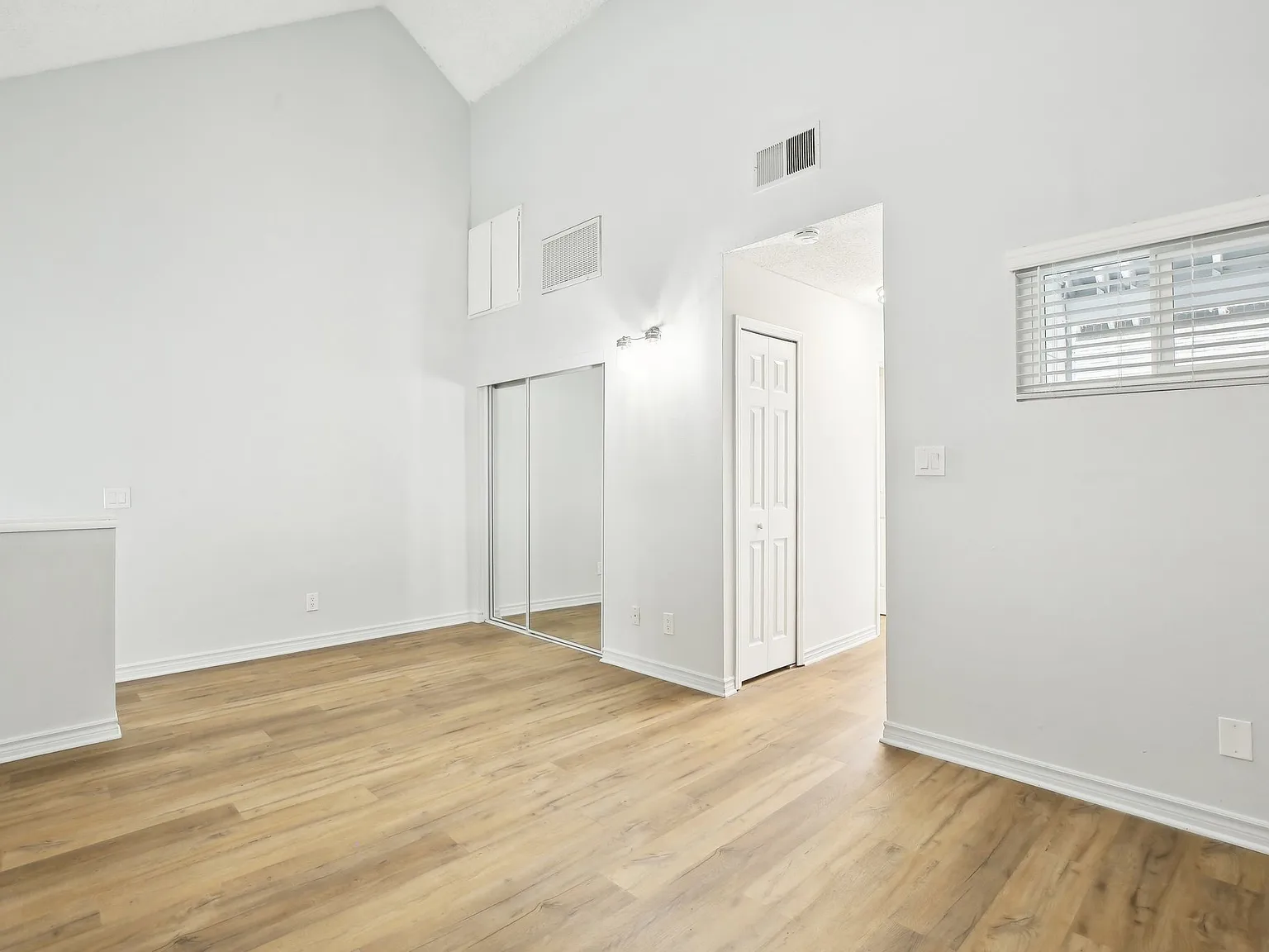 Olive Street Apartments — Photo 2
