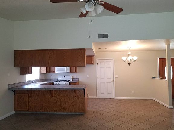 5th image of 1701 Chateau Dr