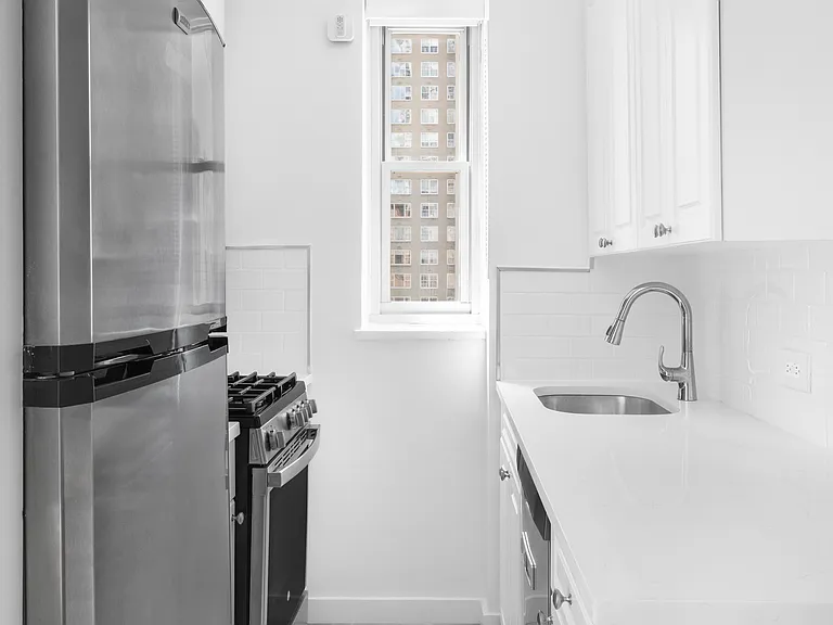 300 E 57th St #12H — Photo 5