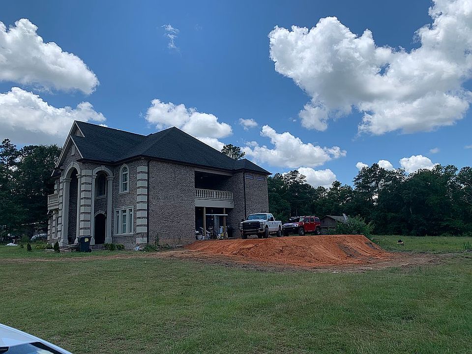 2nd image of 523 Sullivan Rd