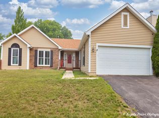 1104 Oaktree Trl, Lake Villa, IL 60046