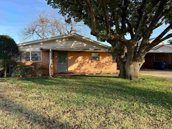 608 S 8th St, Marlow, OK 73055