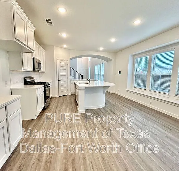 3918 Rochelle Ln — Photo 12