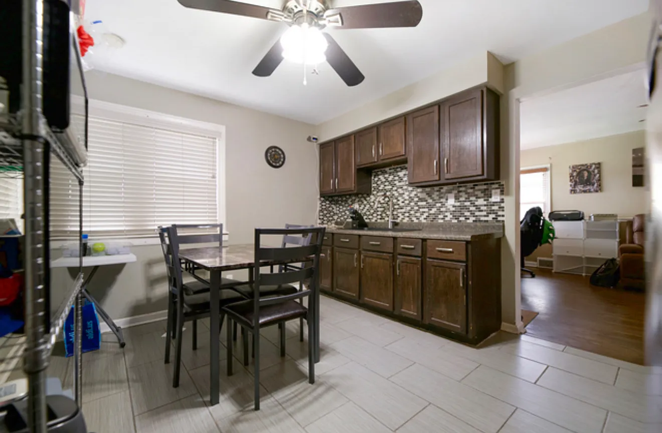 Longwood Dr, Blue Island — Photo 2