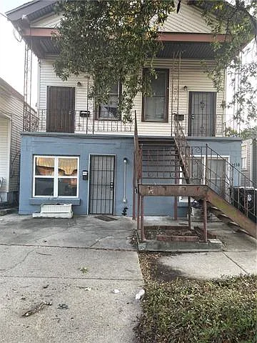 2738 Bienville Ave
