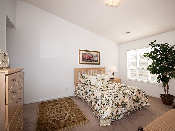Hyde Park 2 BR Bedroom