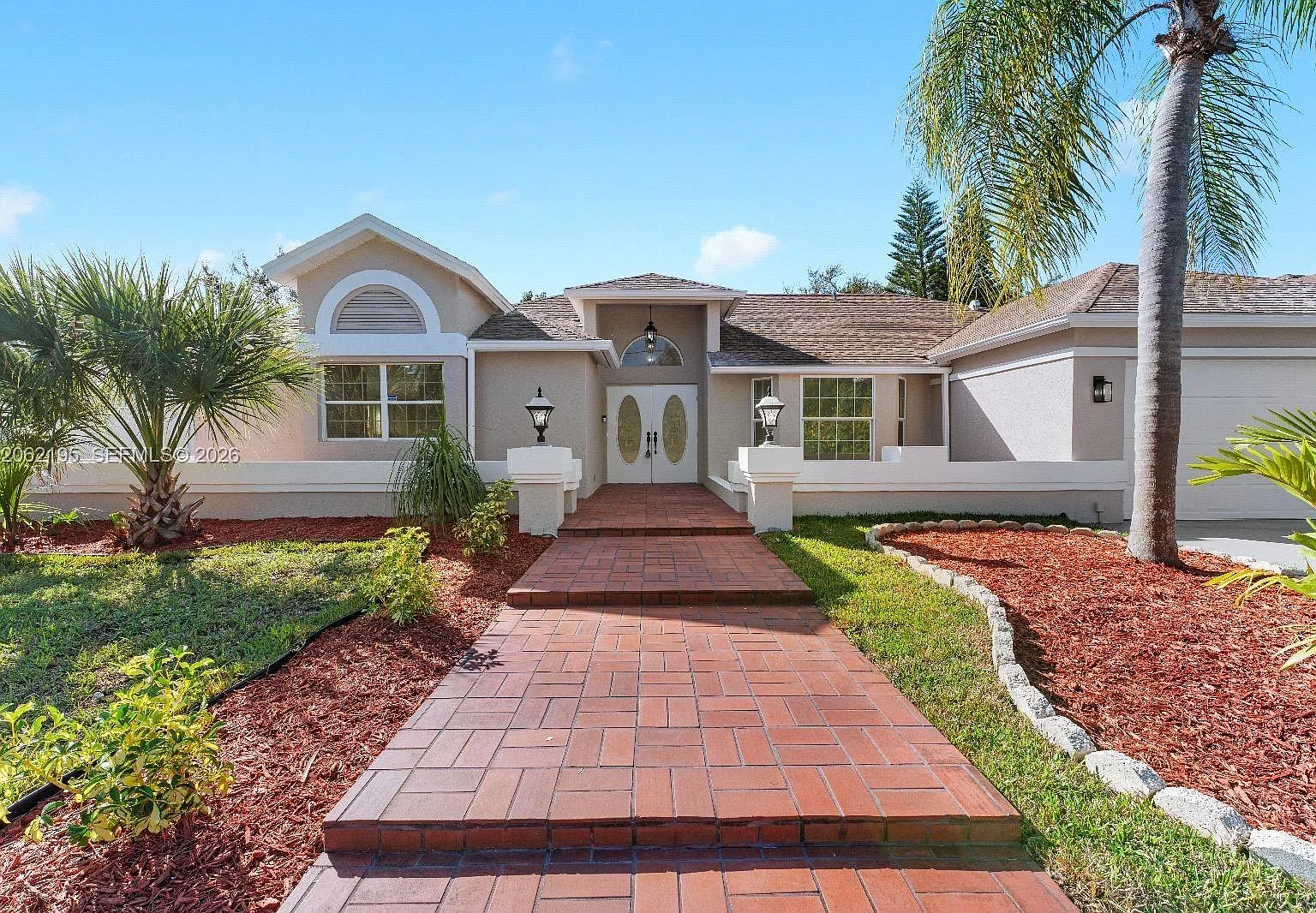 2 bed, 1.0 bath, $1,300 — Photo 1