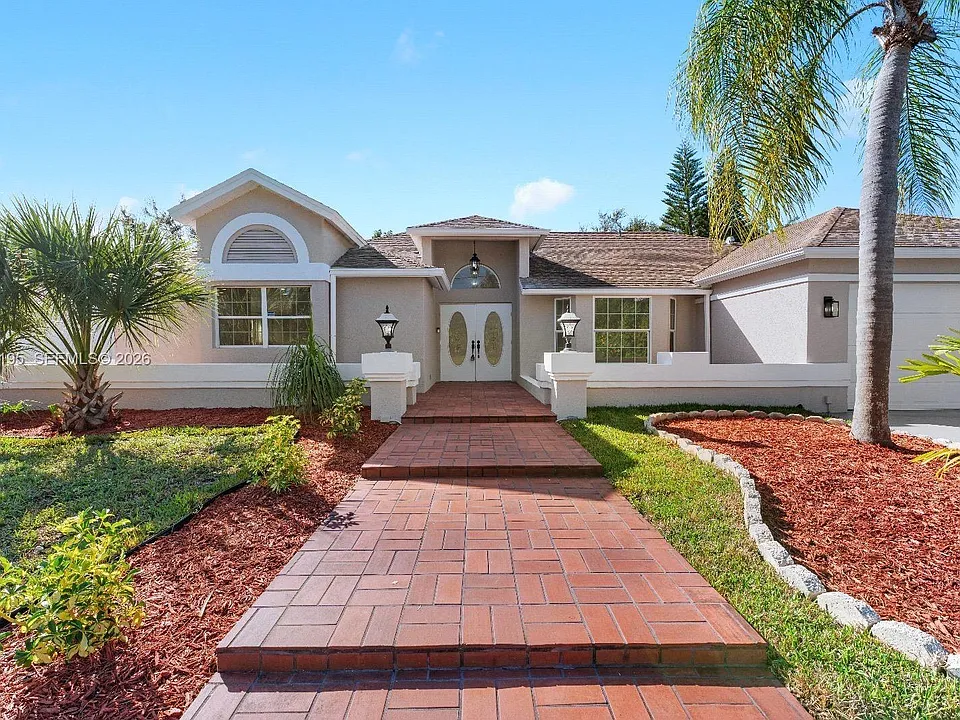 1703 Golfside Village Dr