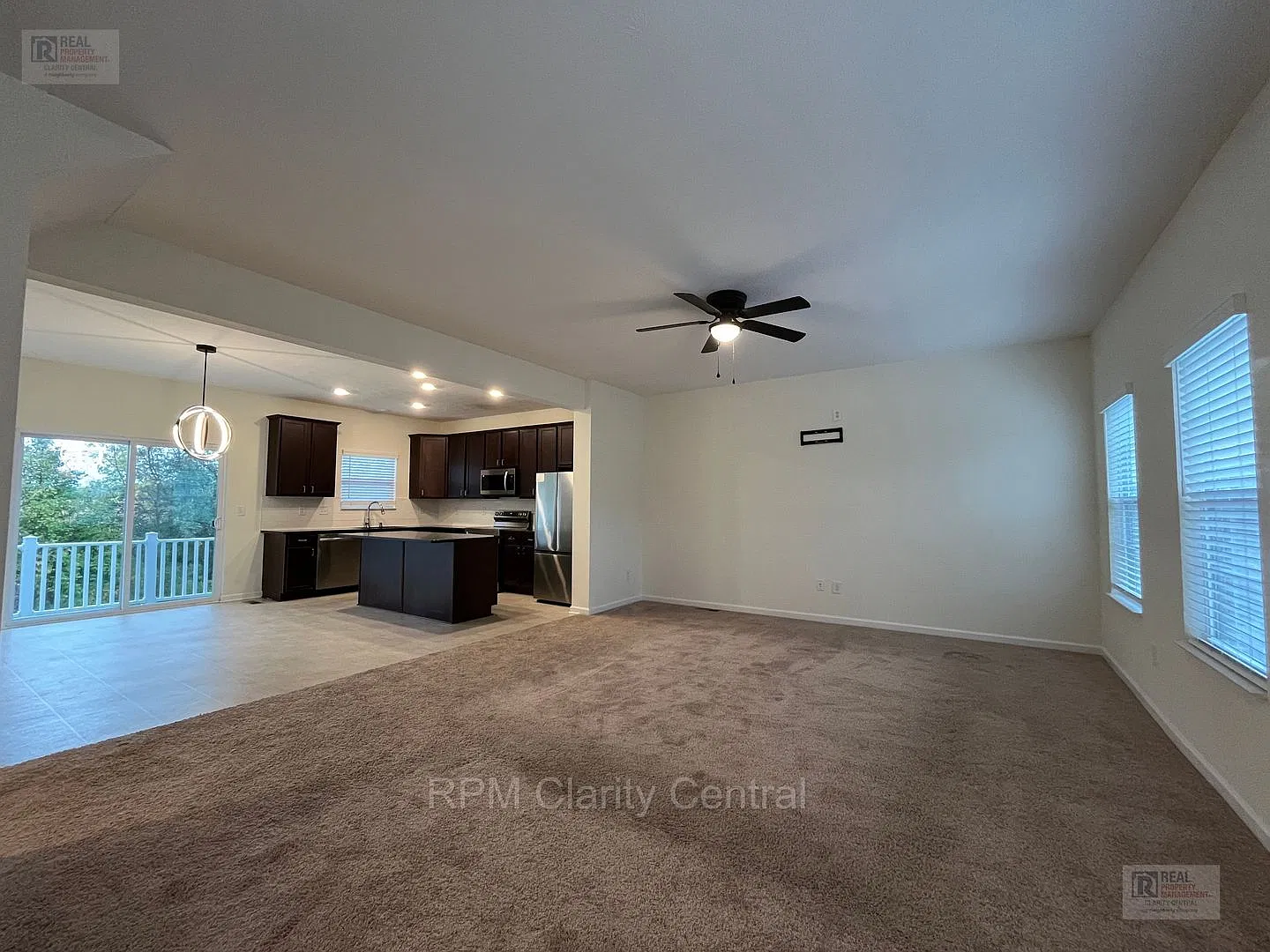 Beautiful 3-Bedroom Townhome with 2-Car Garage in Willow Reserve! — Photo 4