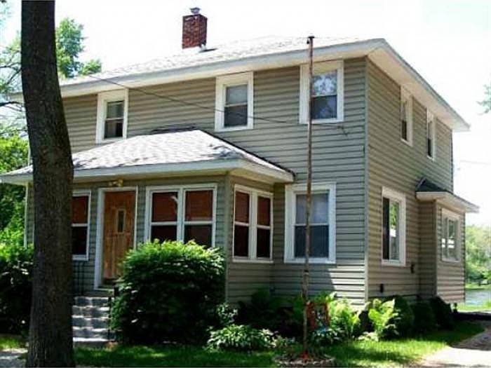 1st image of 221 S Michigan St