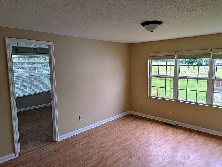 2856 Brock Ave — Photo 5
