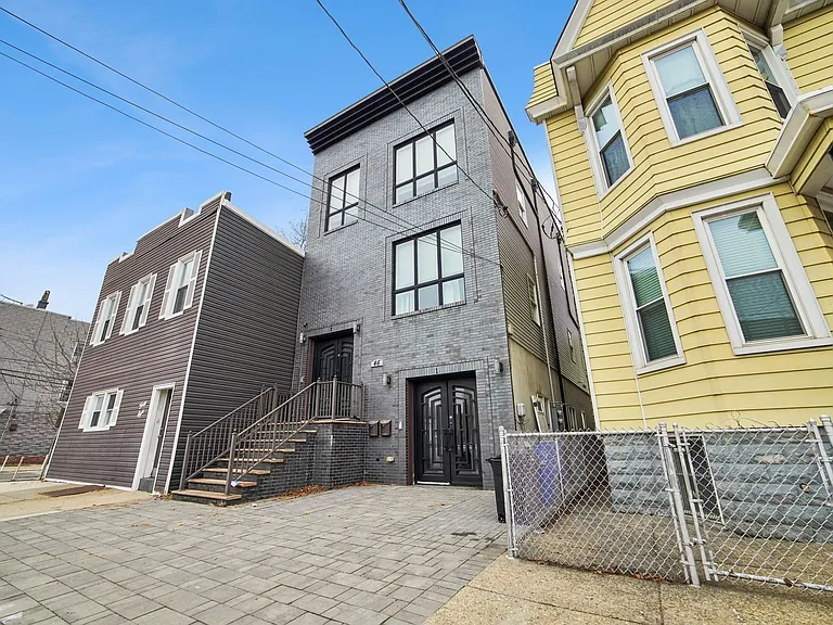 46 Carlton Ave #B — Photo 32