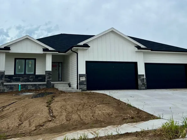 10911 Ranch Dr, Papillion, NE 68046