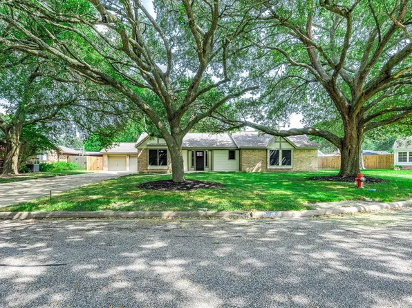 1908 Maxwell Cir, Alvin, TX 77511