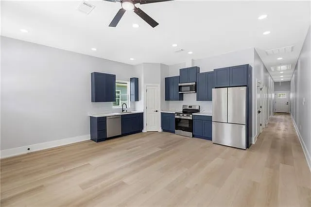 3 bed, 2.0 bath, 1197 sqft, $2,100 — Photo 3