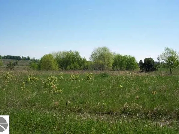 7 Torch Hills Ln, Rapid City, MI 49676