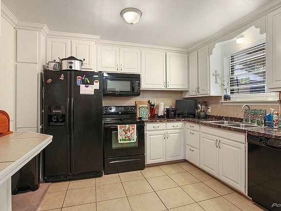 2nd image of 34885 Gravesbriar Dr